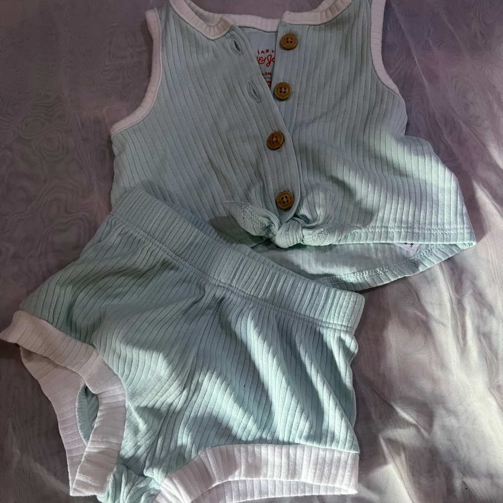 Baby girl crop top and shorts